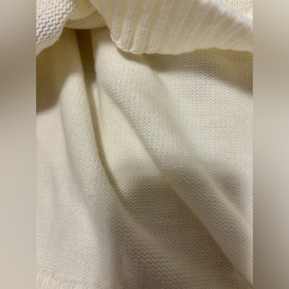 Amazon Cream Crewneck Sweater with Red and Blue Flag Motif - Picture 6 of 6